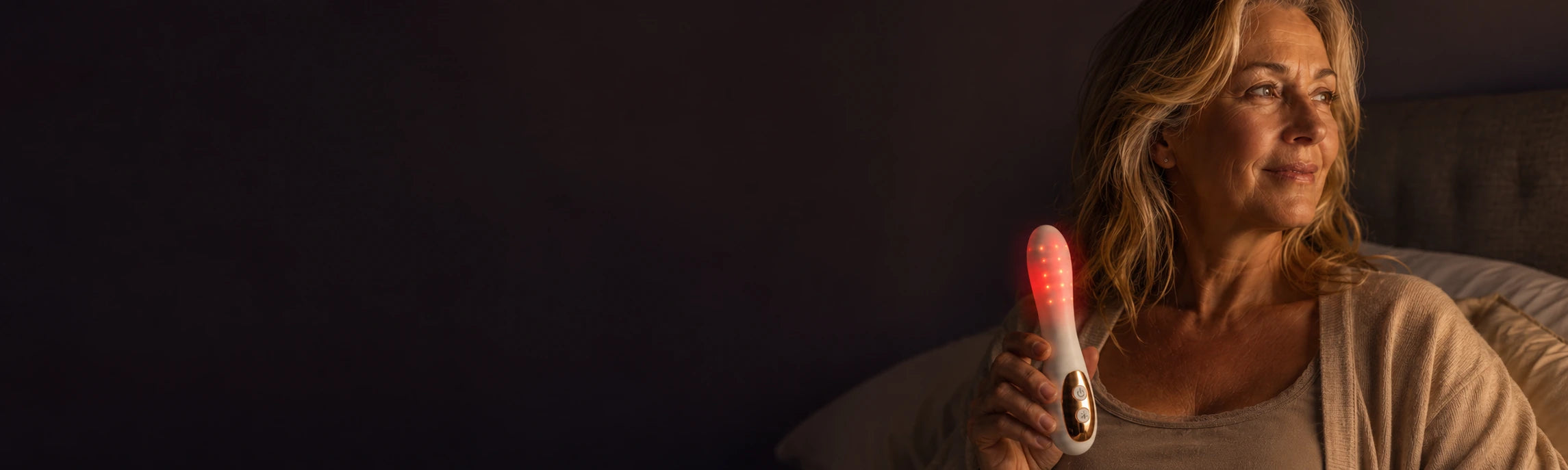 Trundes Nova hero image with mature woman holding Nova in a warm bedroom