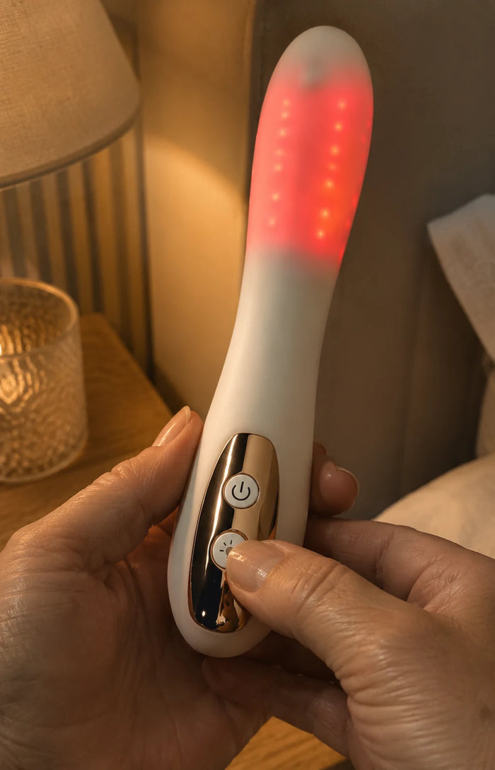 Warm home close-up of a mature hand adjusting Trundes Nova